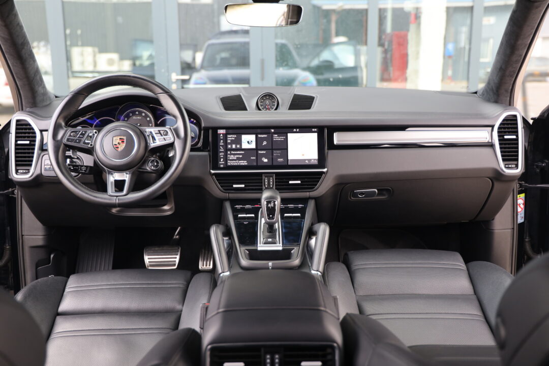 porsche-cayenne-turbo-4-0b-550-cp-automat-4x4