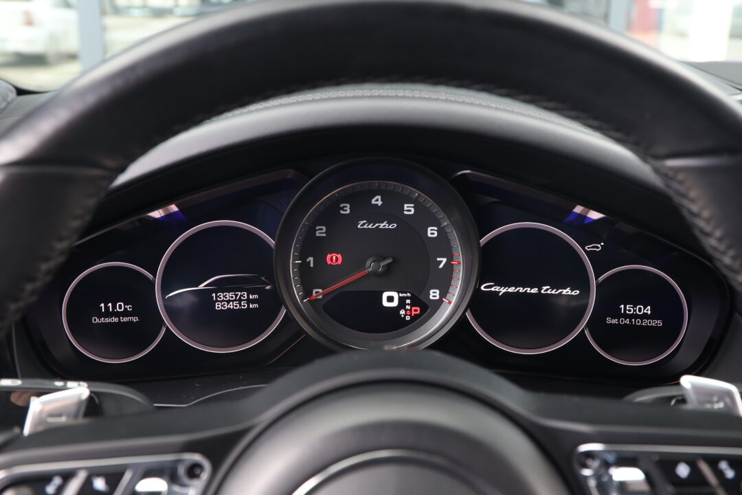 porsche-cayenne-turbo-4-0b-550-cp-automat-4x4