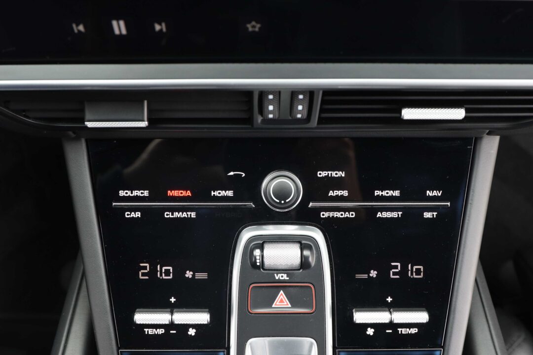 porsche-cayenne-turbo-4-0b-550-cp-automat-4x4