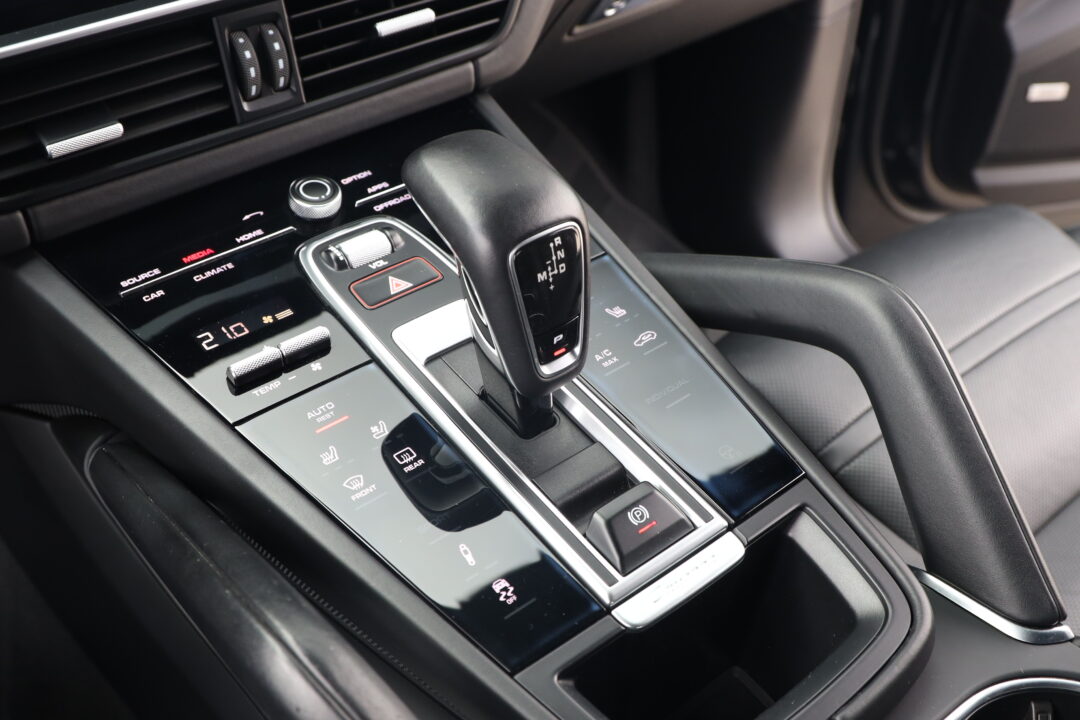 porsche-cayenne-turbo-4-0b-550-cp-automat-4x4