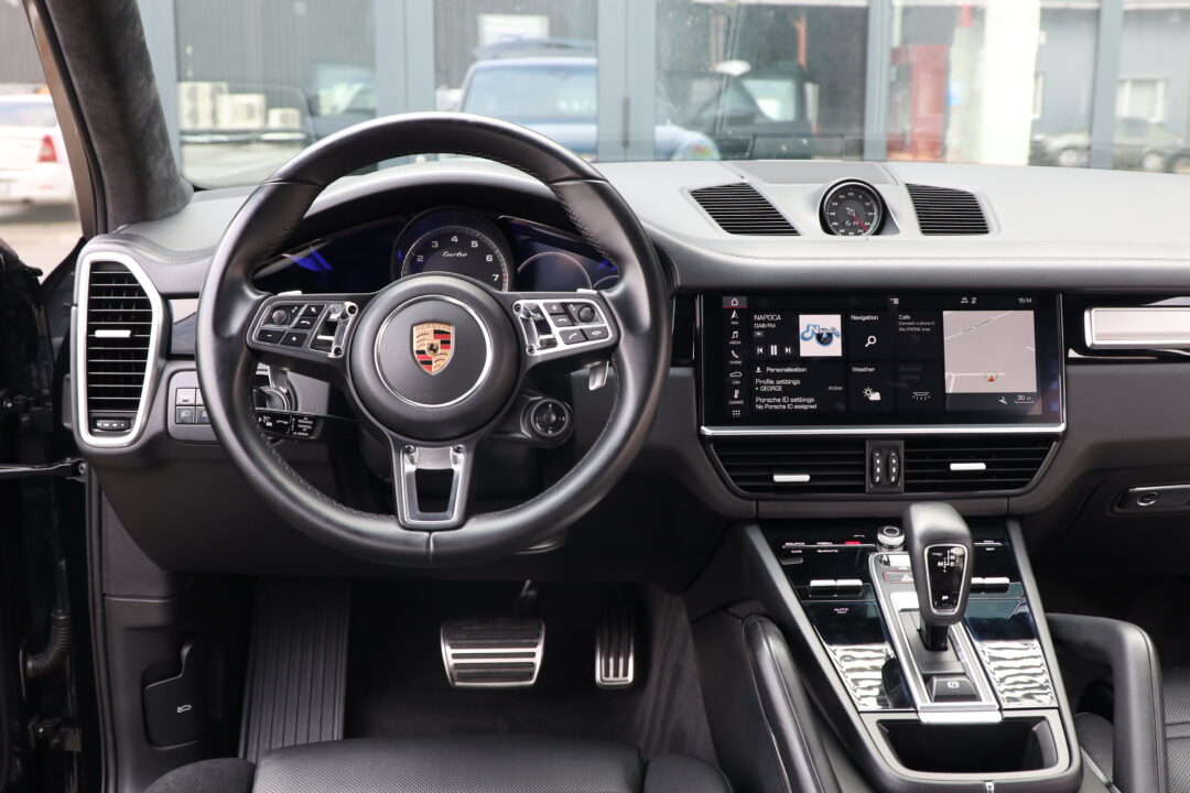 porsche-cayenne-turbo-4-0b-550-cp-automat-4x4